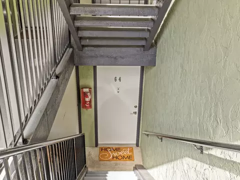 Entry Way - 615 75th St SE #D64, Everett, WA 98203 photo 1 of 3