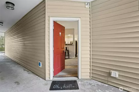 Entry Way - 15300 112th Ave NE #C102, Bothell, WA 98011 photo 1 of 2
