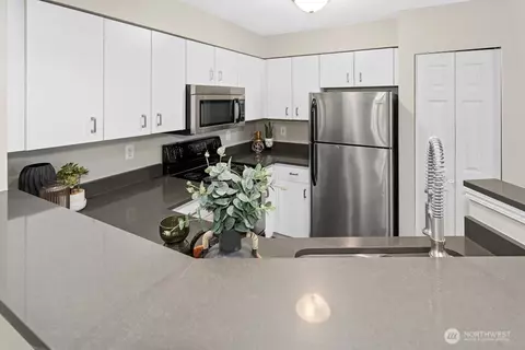Kitchen - 15300 112th Ave NE #C102, Bothell, WA 98011 photo 2 of 5