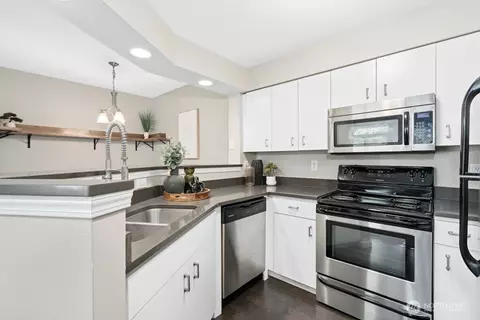 Kitchen - 15300 112th Ave NE #C102, Bothell, WA 98011 photo 5 of 5
