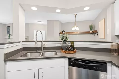 Kitchen - 15300 112th Ave NE #C102, Bothell, WA 98011 photo 3 of 5
