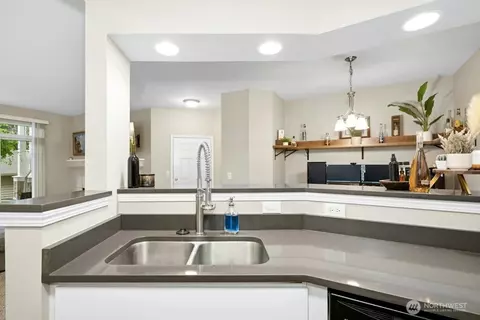 Kitchen - 15300 112th Ave NE #C102, Bothell, WA 98011 photo 4 of 5
