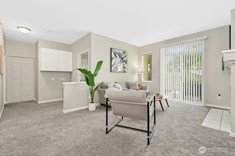 Living - 15300 112th Ave NE #C102, Bothell, WA 98011 photo 3 of 3