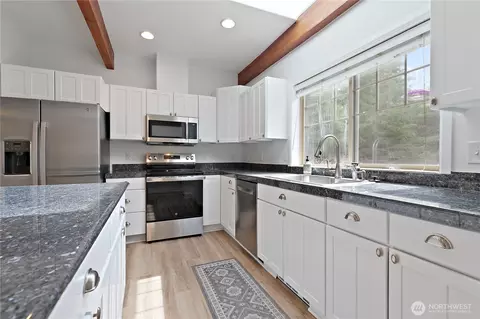 Kitchen - 27615 36th Ave E, Spanaway, WA 98387 photo 2 of 3