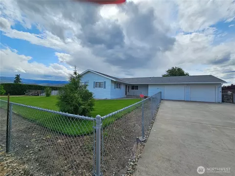 312 N Perry Ave, East Wenatchee, WA 98802