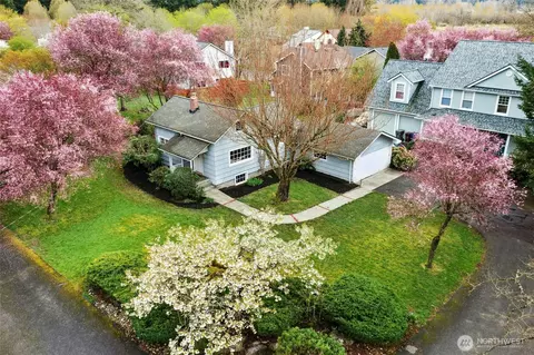 9040 Avondale Rd NE, Redmond, WA 98052