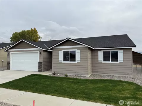 67 Salmon Dr, Wenatchee, WA 98801