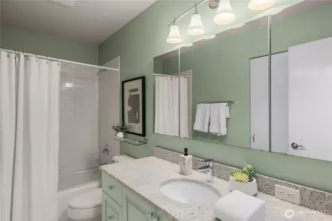 Bath - 524 Maple St #104, Edmonds, WA 98020 photo 3 of 3