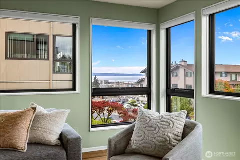 Living - 524 Maple St #104, Edmonds, WA 98020 photo 3 of 4