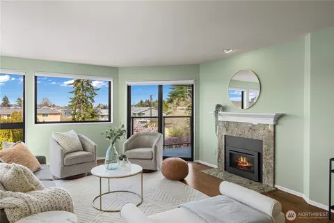 Living - 524 Maple St #104, Edmonds, WA 98020 photo 2 of 4