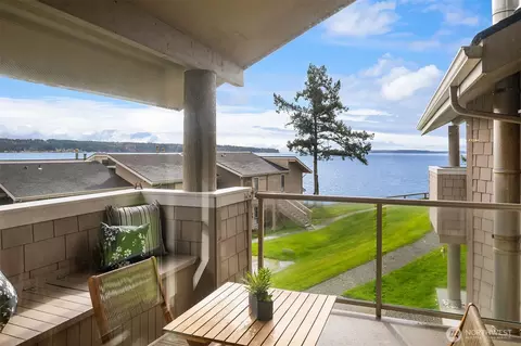 802 Old Beach Rd #201, Freeland, WA 98249