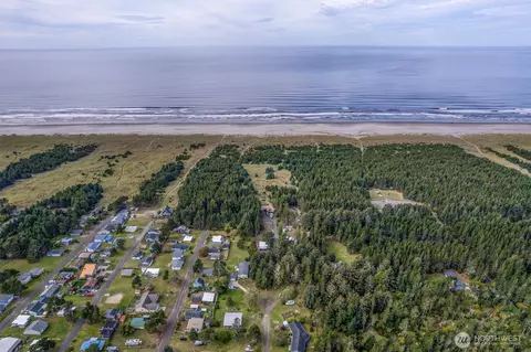 1203 179th Ln, Long Beach, WA 98631