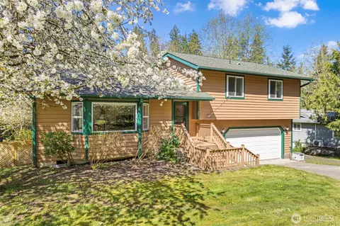 201 NE Mahonia Dr, Belfair, WA 98528