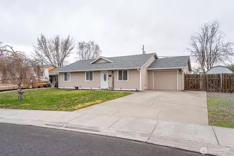 924 E Hayden Dr, Moses Lake, WA 98837