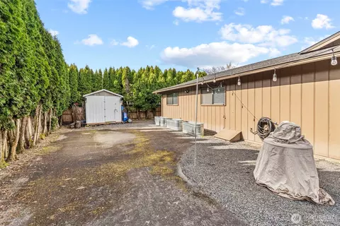 Exterior - 2549 42nd Ave, Longview, WA 98632 photo 5 of 8