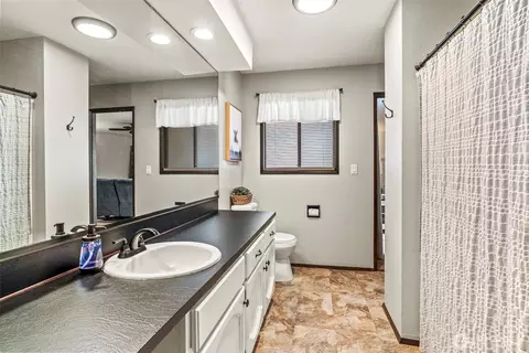 Bath - 2549 42nd Ave, Longview, WA 98632 photo 1 of 2