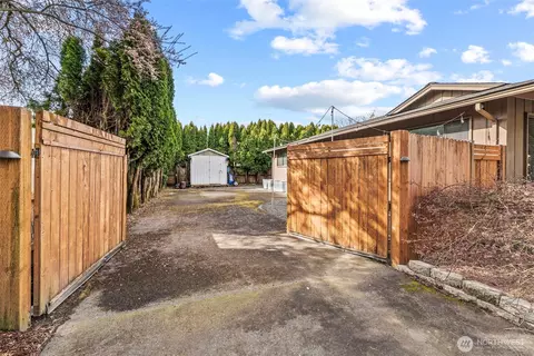Exterior - 2549 42nd Ave, Longview, WA 98632 photo 4 of 8