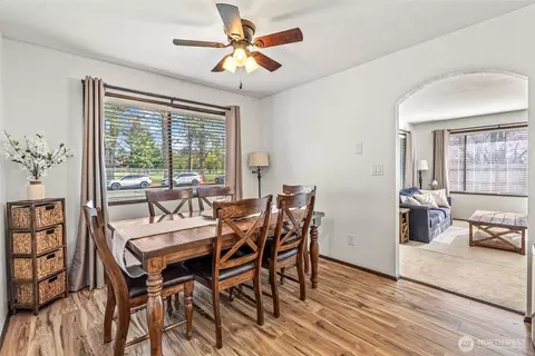 Dining - 2549 42nd Ave, Longview, WA 98632 photo 1 of 1