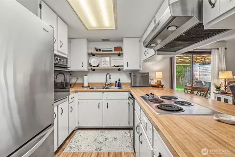 Kitchen - 2549 42nd Ave, Longview, WA 98632 photo 3 of 3