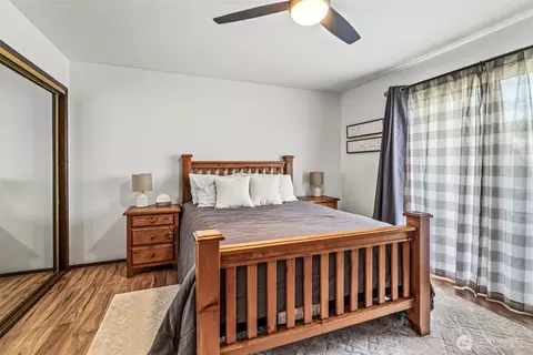 Bedroom - 2549 42nd Ave, Longview, WA 98632 photo 2 of 2