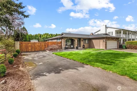 Exterior - 2549 42nd Ave, Longview, WA 98632 photo 3 of 8