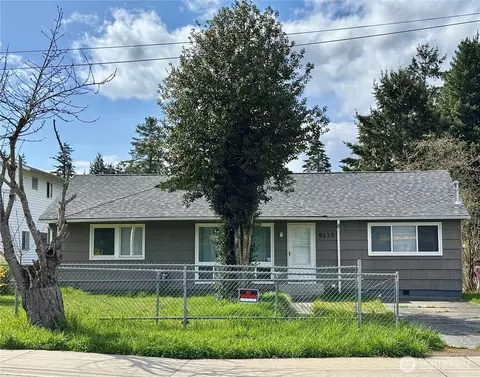 9135 Veteran Dr SW, Lakewood, WA 98498