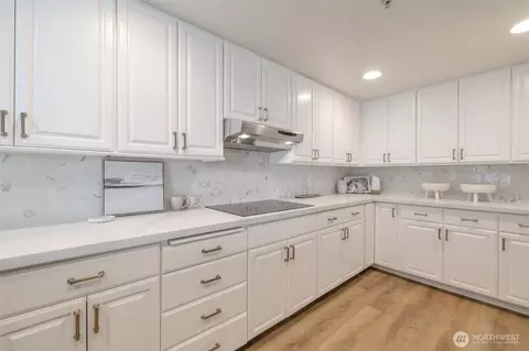 177 107th Ave NE #1708, Bellevue, WA 98004
