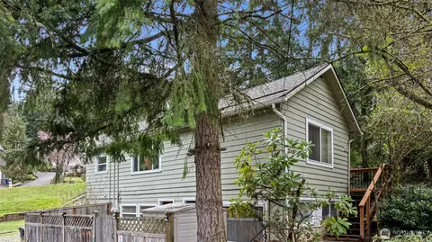 5305 NE 193rd St #A & B, Lake Forest Park, WA 98155