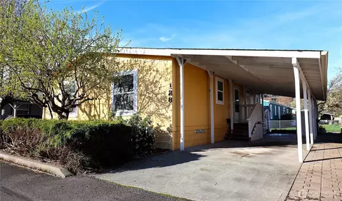 128 Arlington Pl #128, Longview, WA 98632