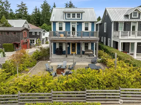 6 Glenview Ln, Pacific Beach, WA 98571