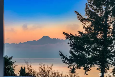 5735 Sunset Ln, Mukilteo, WA 98275