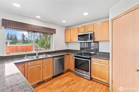 Kitchen - 21007 47th Ave E, Spanaway, WA 98387 photo 3 of 3