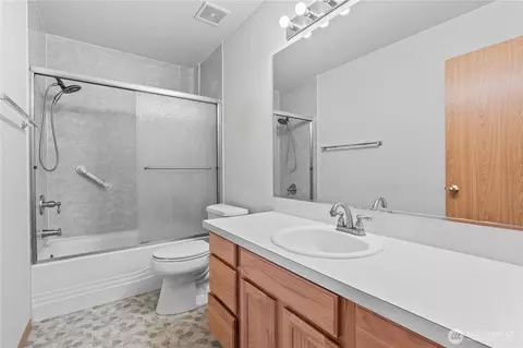 Bath - 21007 47th Ave E, Spanaway, WA 98387 photo 3 of 4