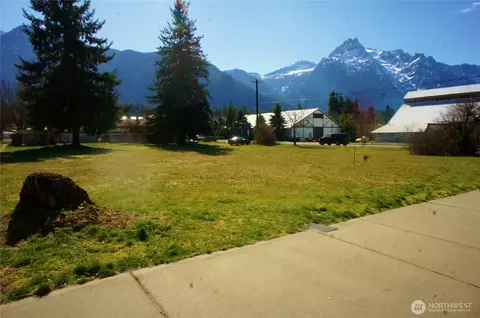 1095 Darrington St, Darrington, WA 98241
