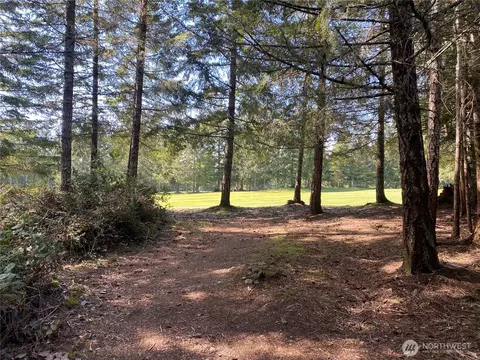 200 E Soderberg Rd, Allyn, WA 98524