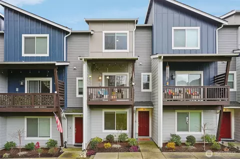 17531 110th Ave E #E, Puyallup, WA 98374