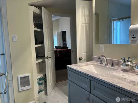 Bath - 7523 Upper Ridge Rd, Everett, WA 98203 photo 2 of 6