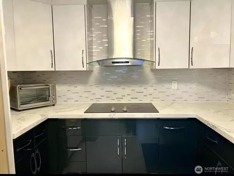 Kitchen - 7523 Upper Ridge Rd, Everett, WA 98203 photo 3 of 6