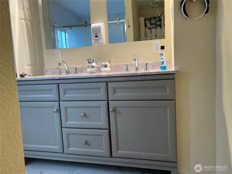 Bath - 7523 Upper Ridge Rd, Everett, WA 98203 photo 1 of 6