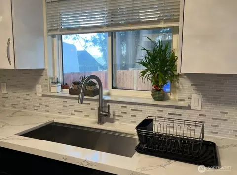 Kitchen - 7523 Upper Ridge Rd, Everett, WA 98203 photo 2 of 6