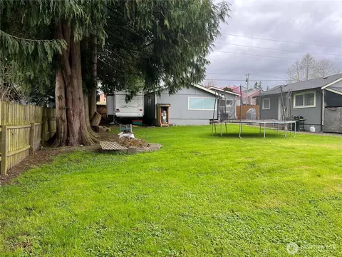 Exterior - 7523 Upper Ridge Rd, Everett, WA 98203 photo 5 of 6