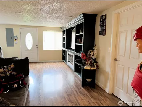 Living - 7523 Upper Ridge Rd, Everett, WA 98203 photo 1 of 2