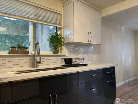 Kitchen - 7523 Upper Ridge Rd, Everett, WA 98203 photo 6 of 6