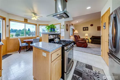 Kitchen - 60 Lotus Ln, Sequim, WA 98382 photo 4 of 4