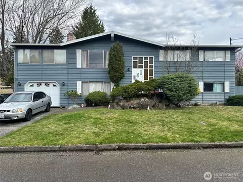 8704 216 St SW, Edmonds, WA 98026