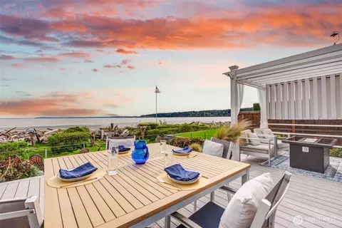 816 Livingston Bay Shore Dr, Camano Island, WA 98282