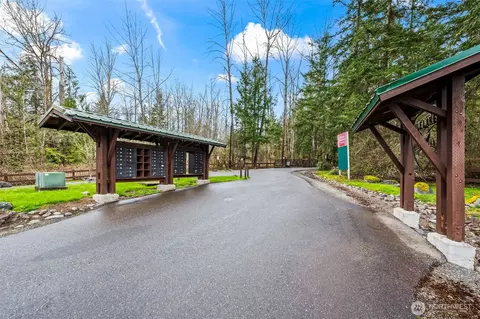 123 Highland Dr E, Roy, WA 98580