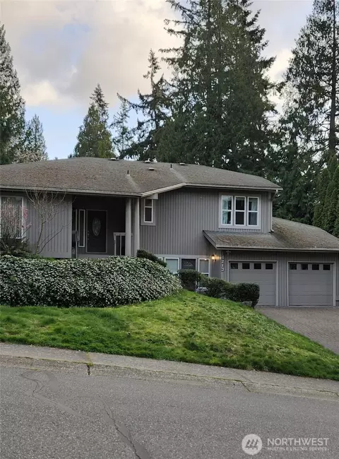 18213 NE 21st St, Redmond, WA 98052