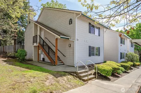 4231 NE 5th St #E201, Renton, WA 98059