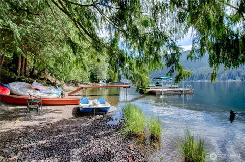 34989 N Shore Dr, Mount Vernon, WA 98274